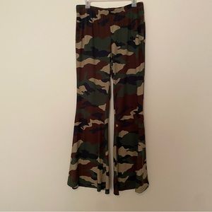 Forever 21 Plus Size Women’s Camouflage Flare Leg Pants/Leggings Size 1x